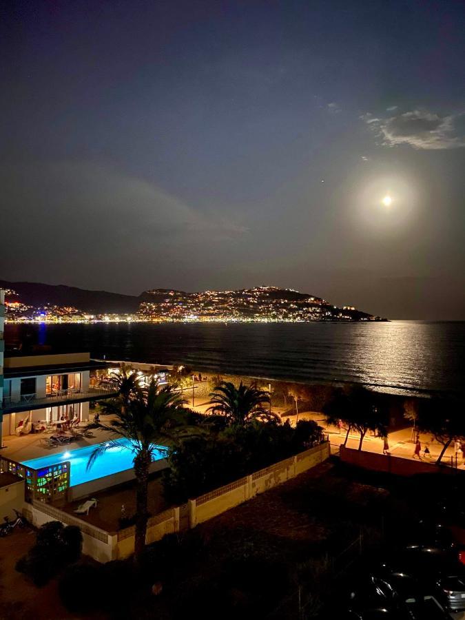 Studio Roses Beach Zewnętrze zdjęcie